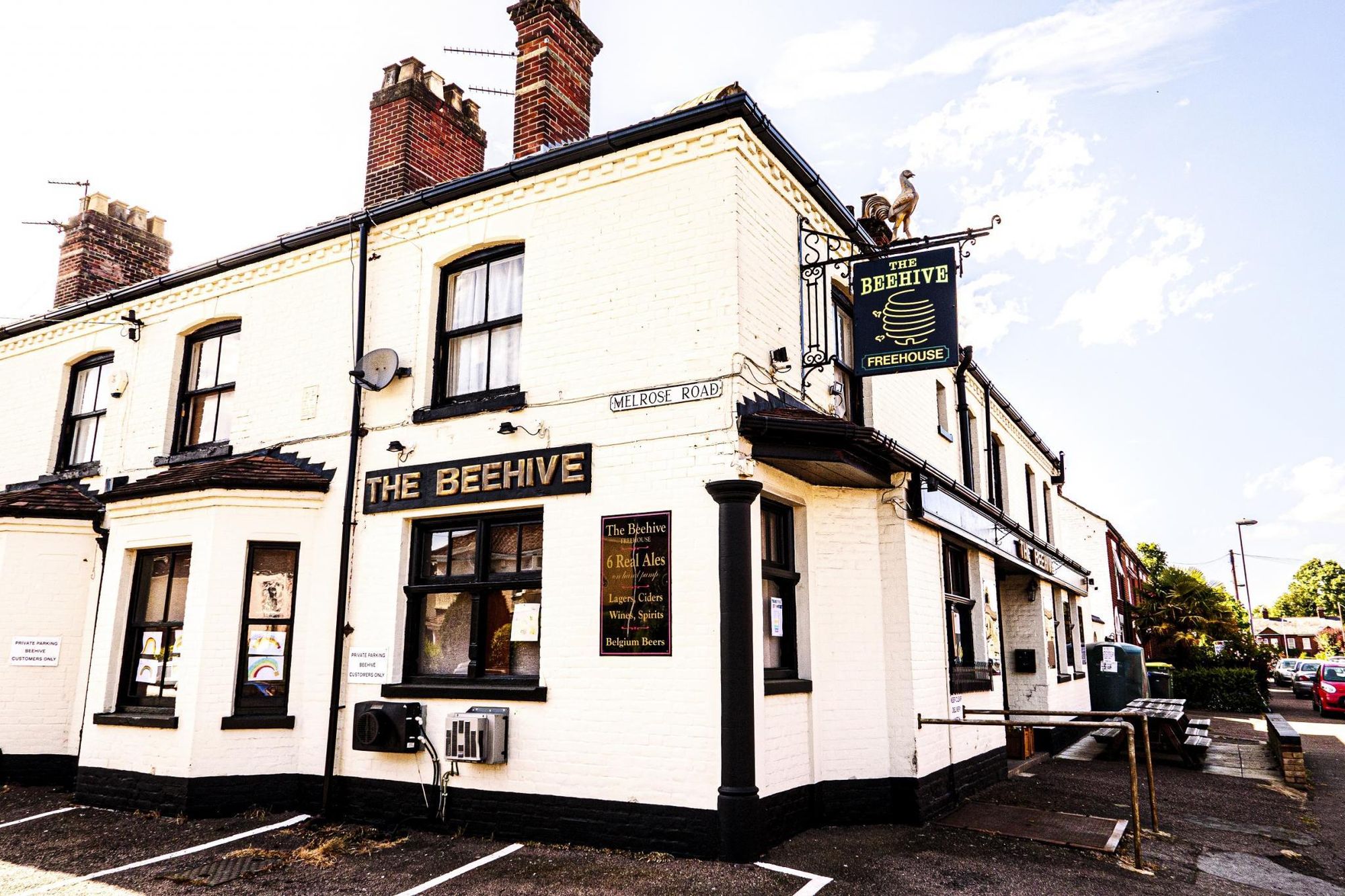 Beehive, Leopold Road. (Pub, External). Published on 01-05-2020