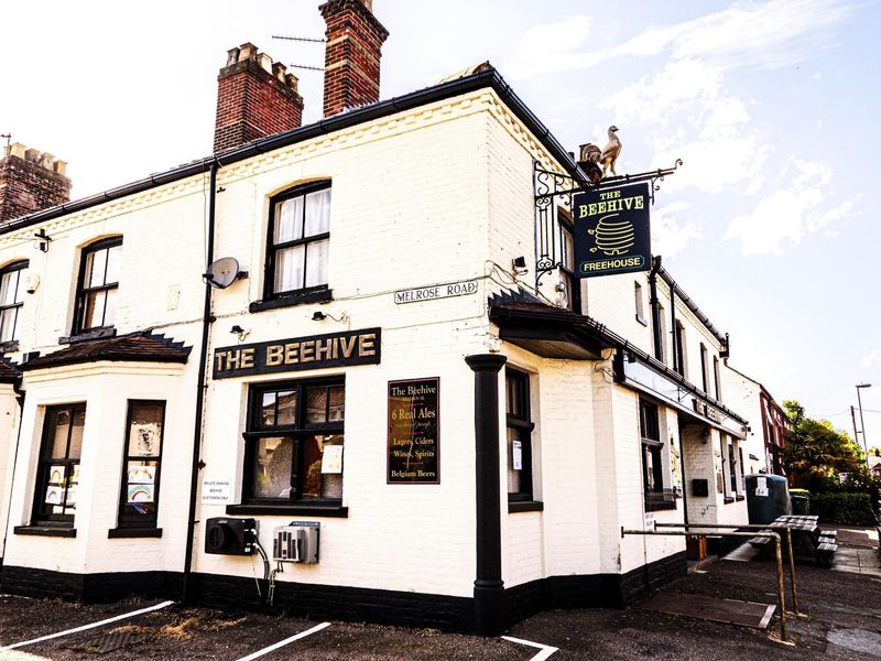 Beehive, Leopold Road. (Pub, External). Published on 01-05-2020 