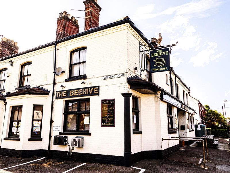 Beehive, Leopold Road. (Pub, External). Published on 01-05-2020