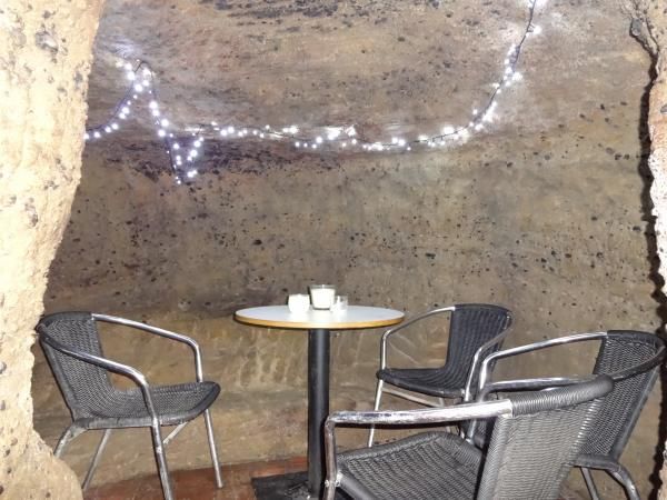 small cave at rear March 2015. Published on 03-04-2015