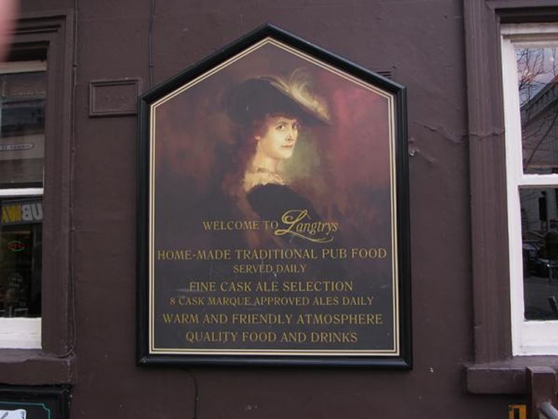 (Pub, External, Sign). Published on 25-03-2014