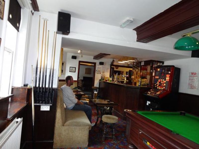 (Bar). Published on 28-06-2013