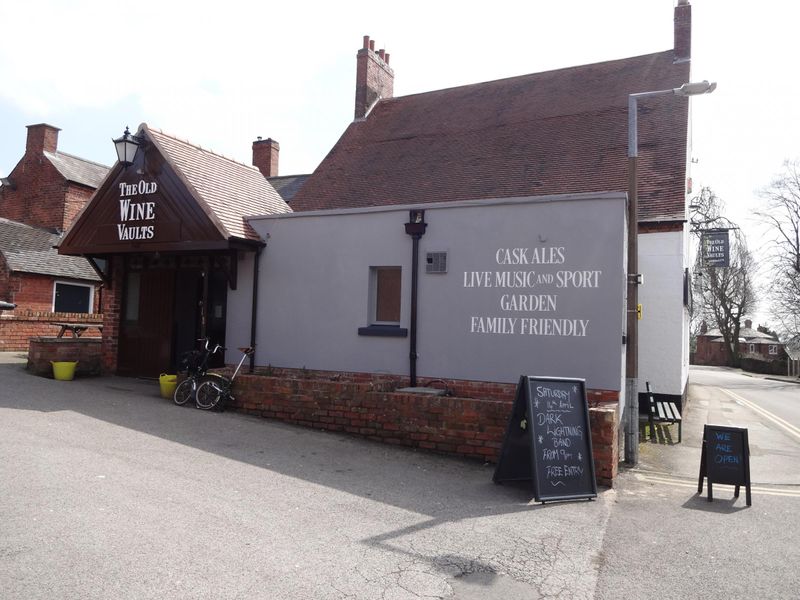Front and main entrance at side Aoril 2018. (Pub, External). Published on 15-04-2018 