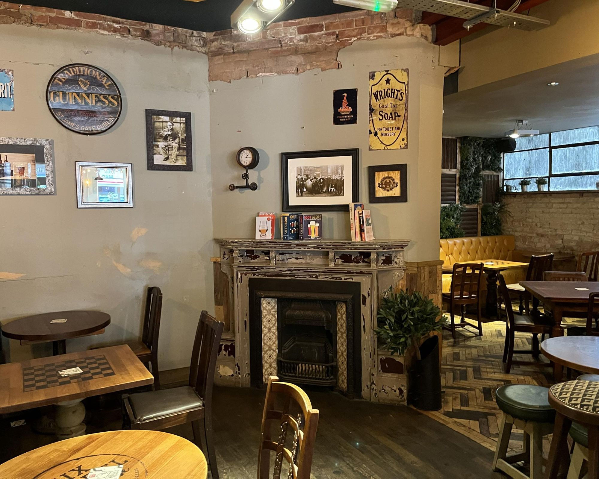 Seating area to the right of the bar. (Pub). Published on 14-10-2026