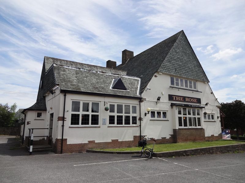 Side view and car park July 2017. (Pub, External). Published on 09-07-2017
