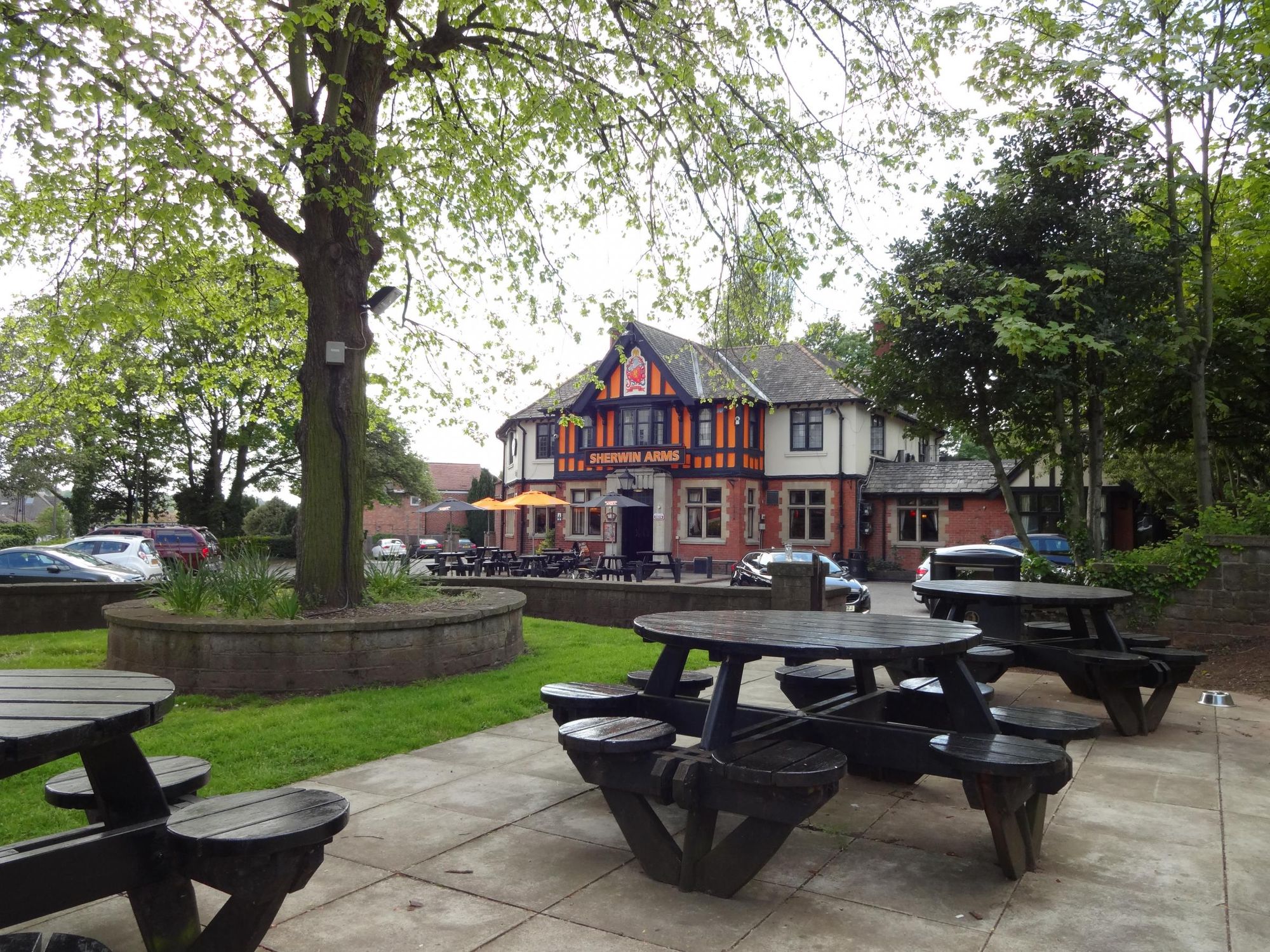 Front seating area May 2016. (Pub, External, Garden). Published on 04-09-2017