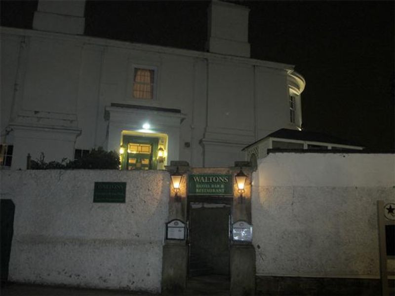 Entrance next to archway. (Pub, External). Published on 02-04-2014