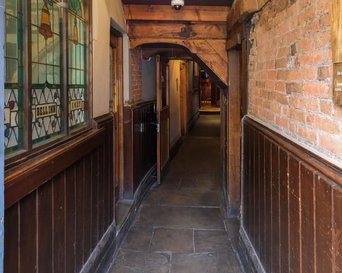 Passageway between bars. (Pub). Published on 21-05-2026