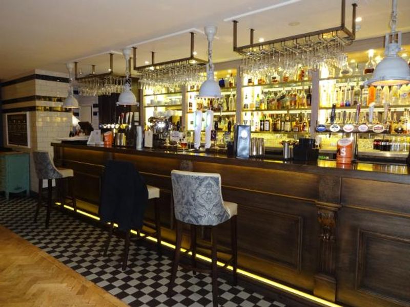 Main bar March 2016. Published on 01-04-2016