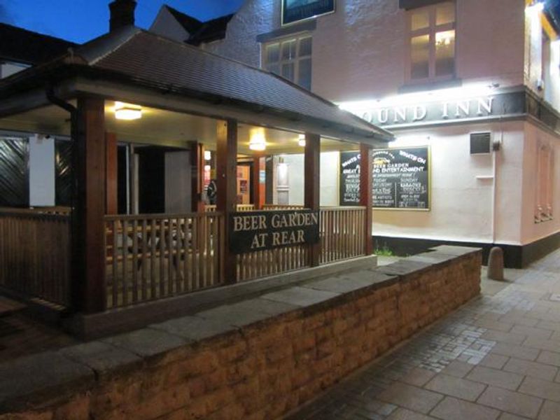 Smoking shelter at front-side. (Pub, External). Published on 28-04-2014