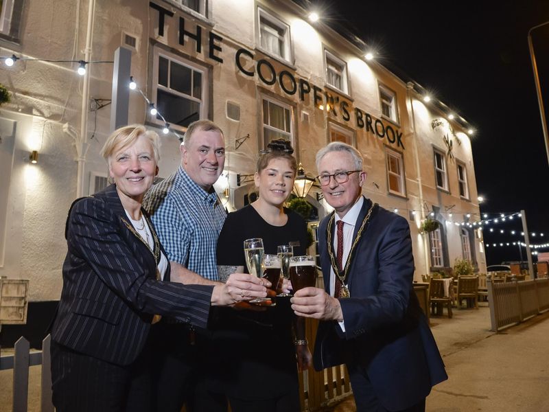 L-R Mayor of Gedling Councillor Vivienne McCrooen joins General . (Publican, Award). Published on 23-03-2018