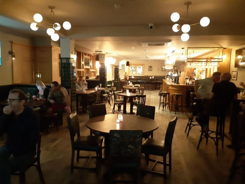 (Pub, Bar). Published on 27-08-2022