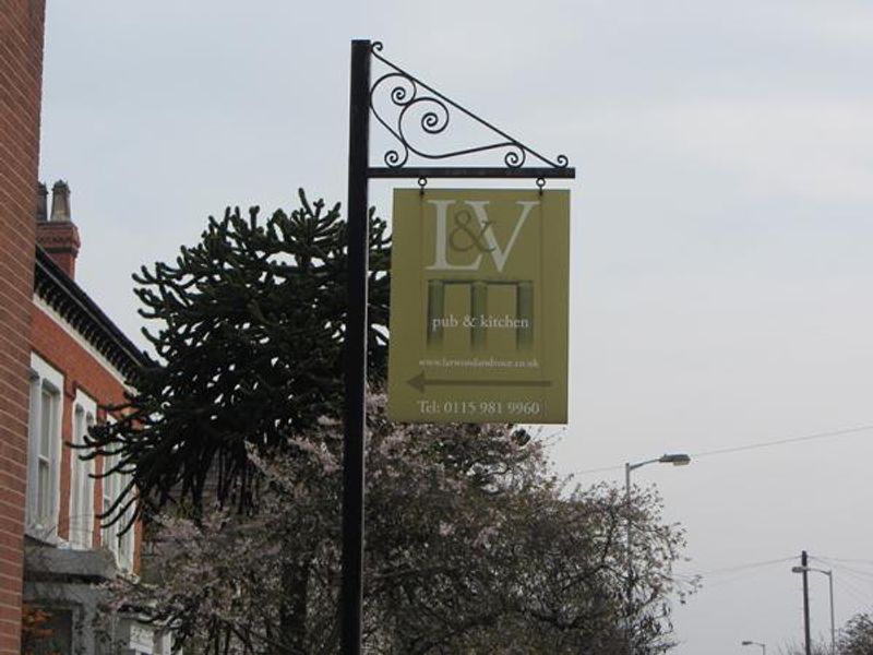 (Pub, External, Sign). Published on 03-04-2014