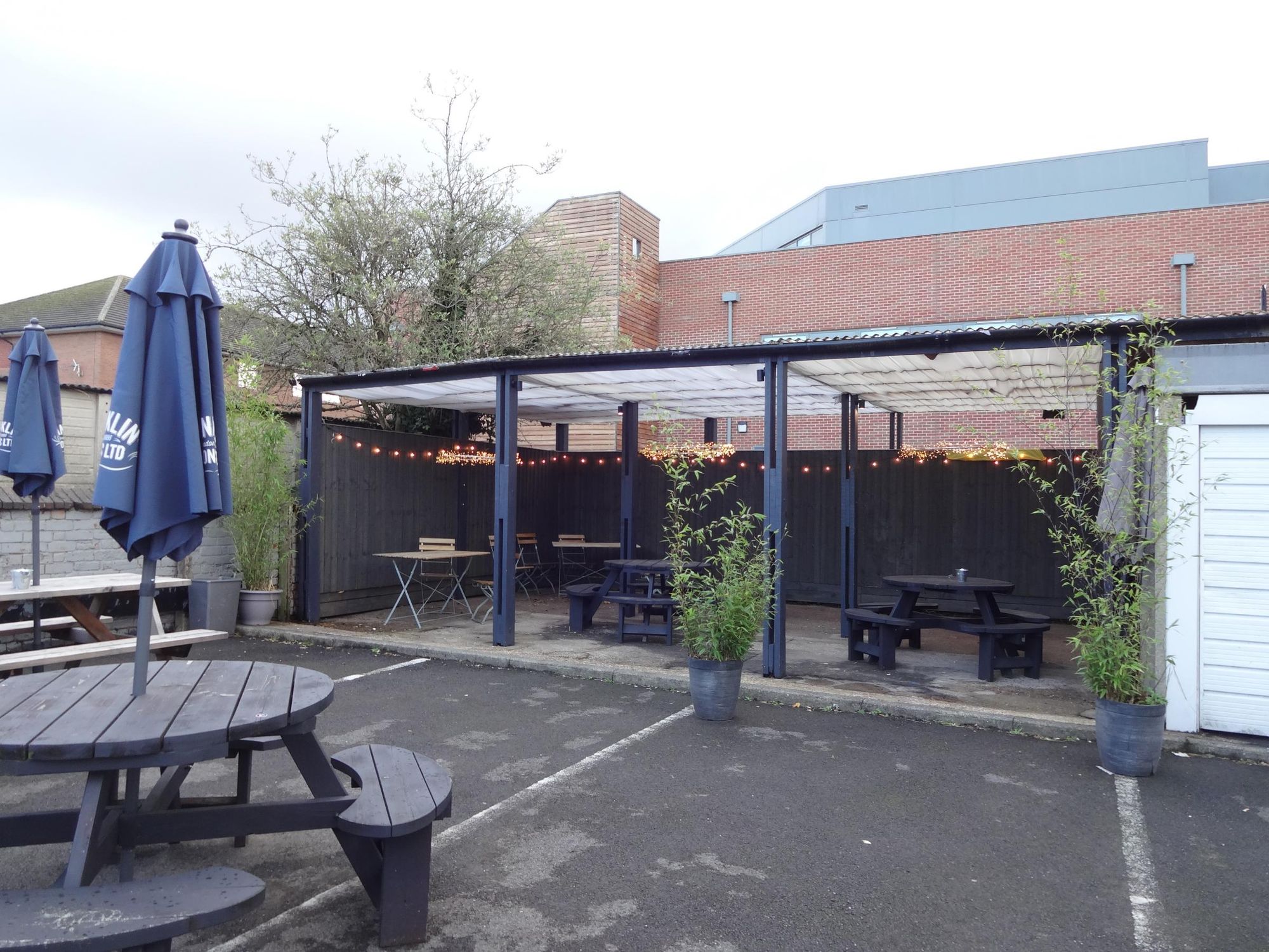 Undercover area at rear of pub October 2021. (External). Published on 31-10-2021