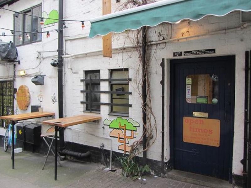 (Pub, External, Garden, Key). Published on 03-04-2014