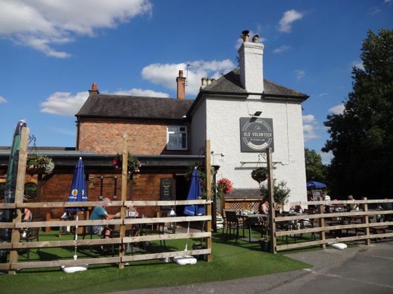 Side view and garden area July 2016. (Pub, Garden). Published on 07-08-2016