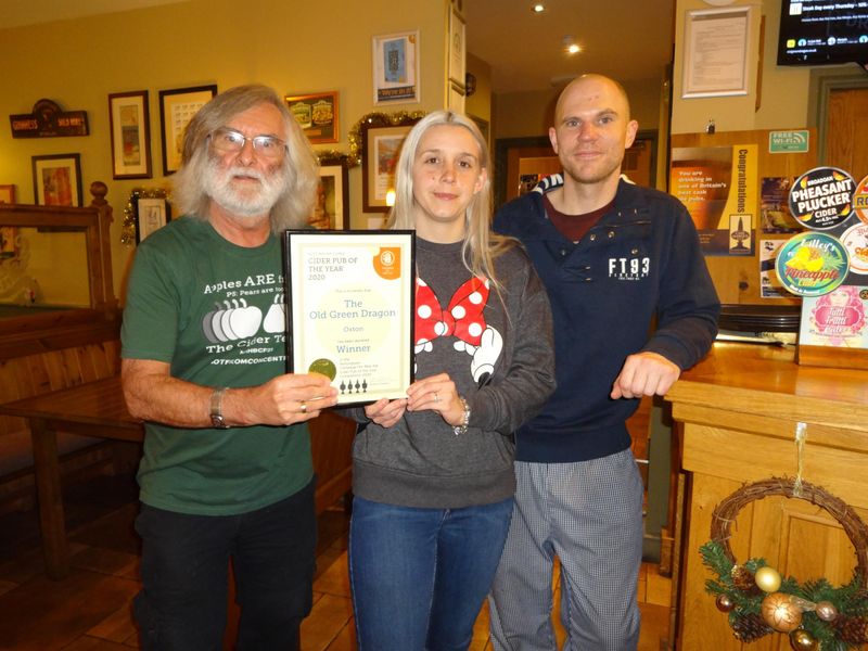 Cloe & Marc receiving the 2020 Cider Pub of the Year award. (Award). Published on 10-12-2021