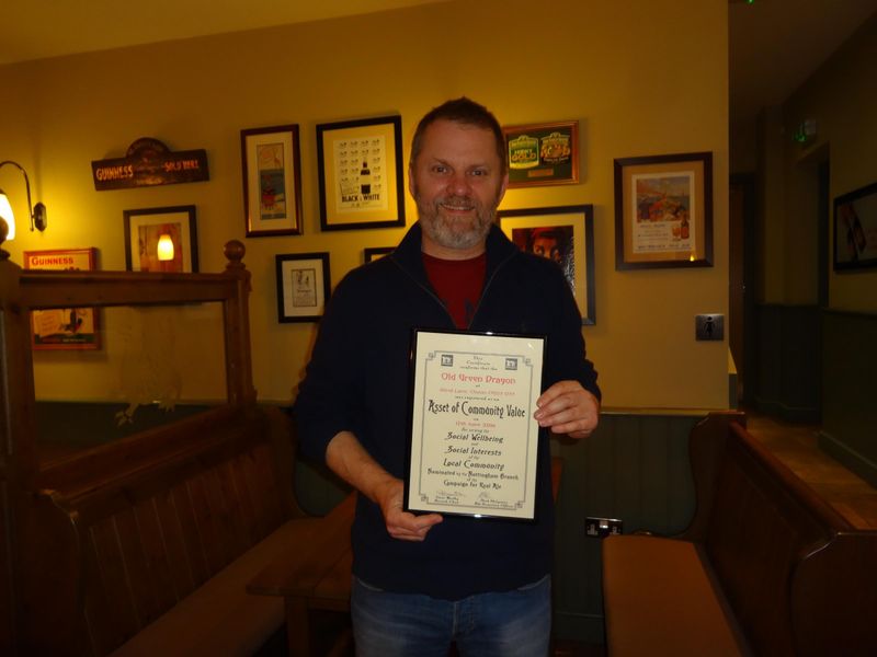 Landlord Simon Hale with ACV certificate November 2017. (Publican, Award). Published on 26-11-2017