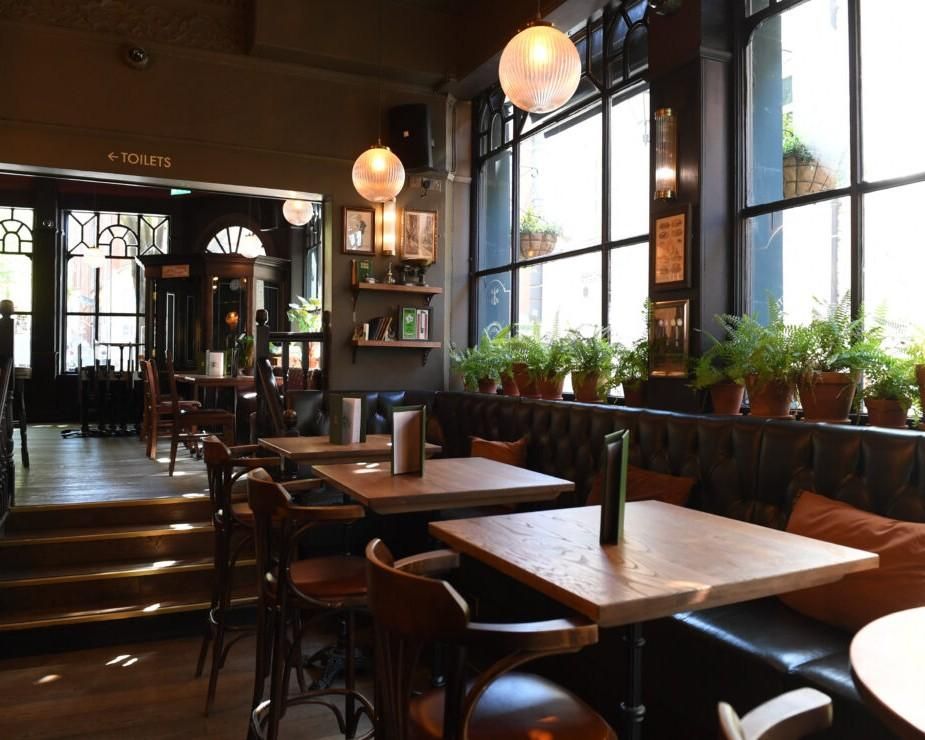 Lower bar seating area. (Pub). Published on 19-05-2026