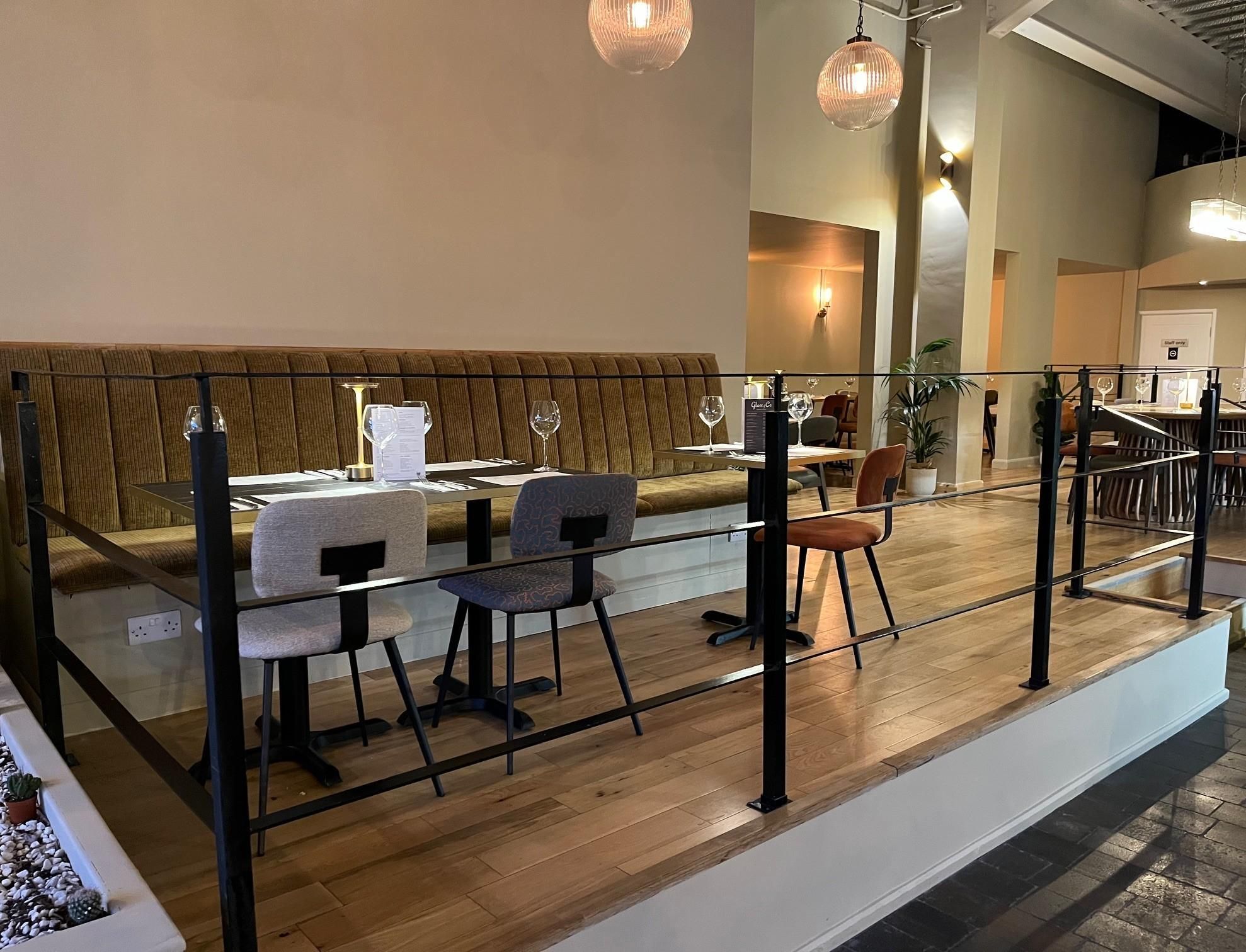 Dining area to left of bar. (Restaurant). Published on 12-03-2026