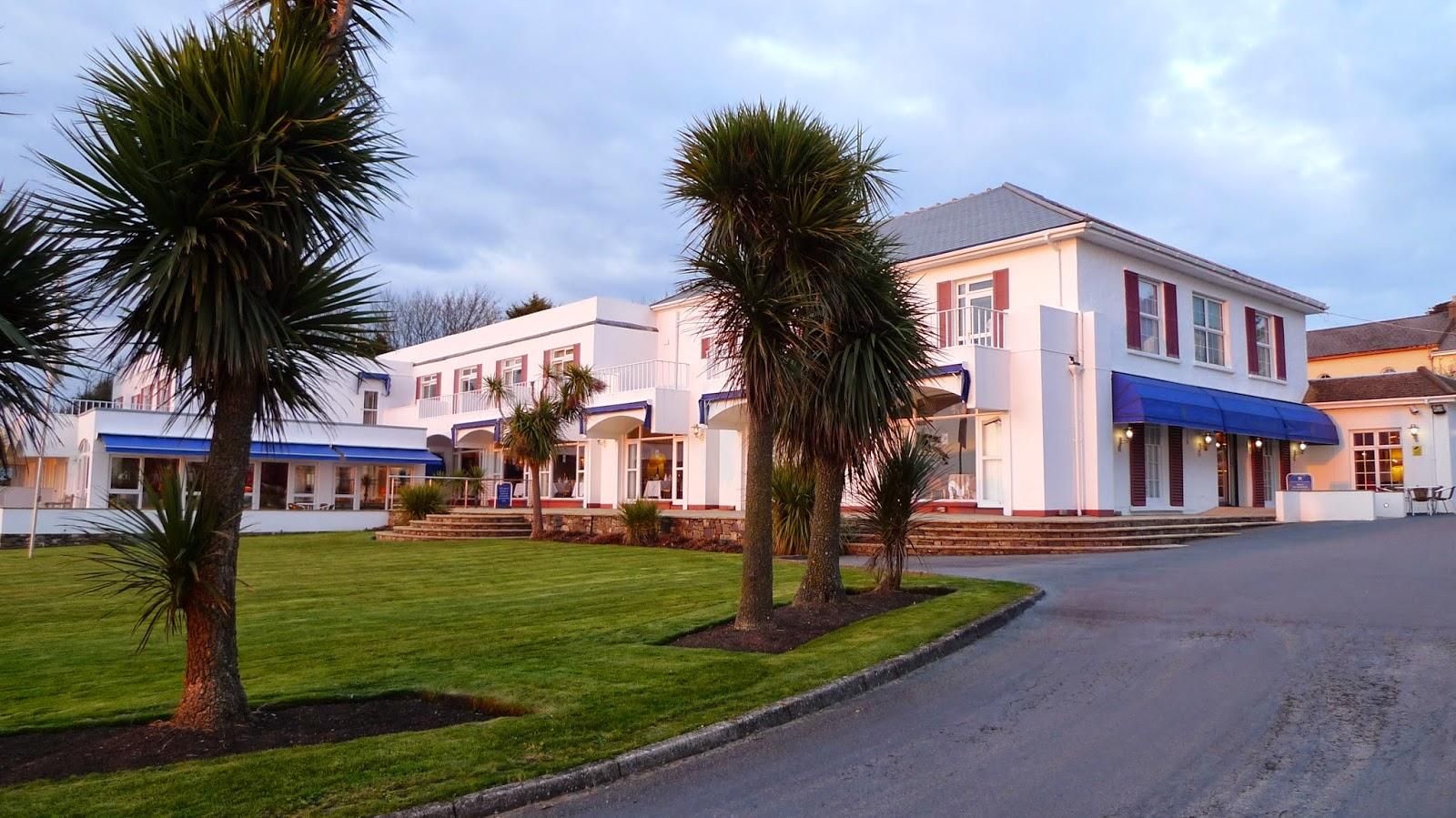 Commodore Hotel Instow. (Pub, Key). Published on 01-01-1970