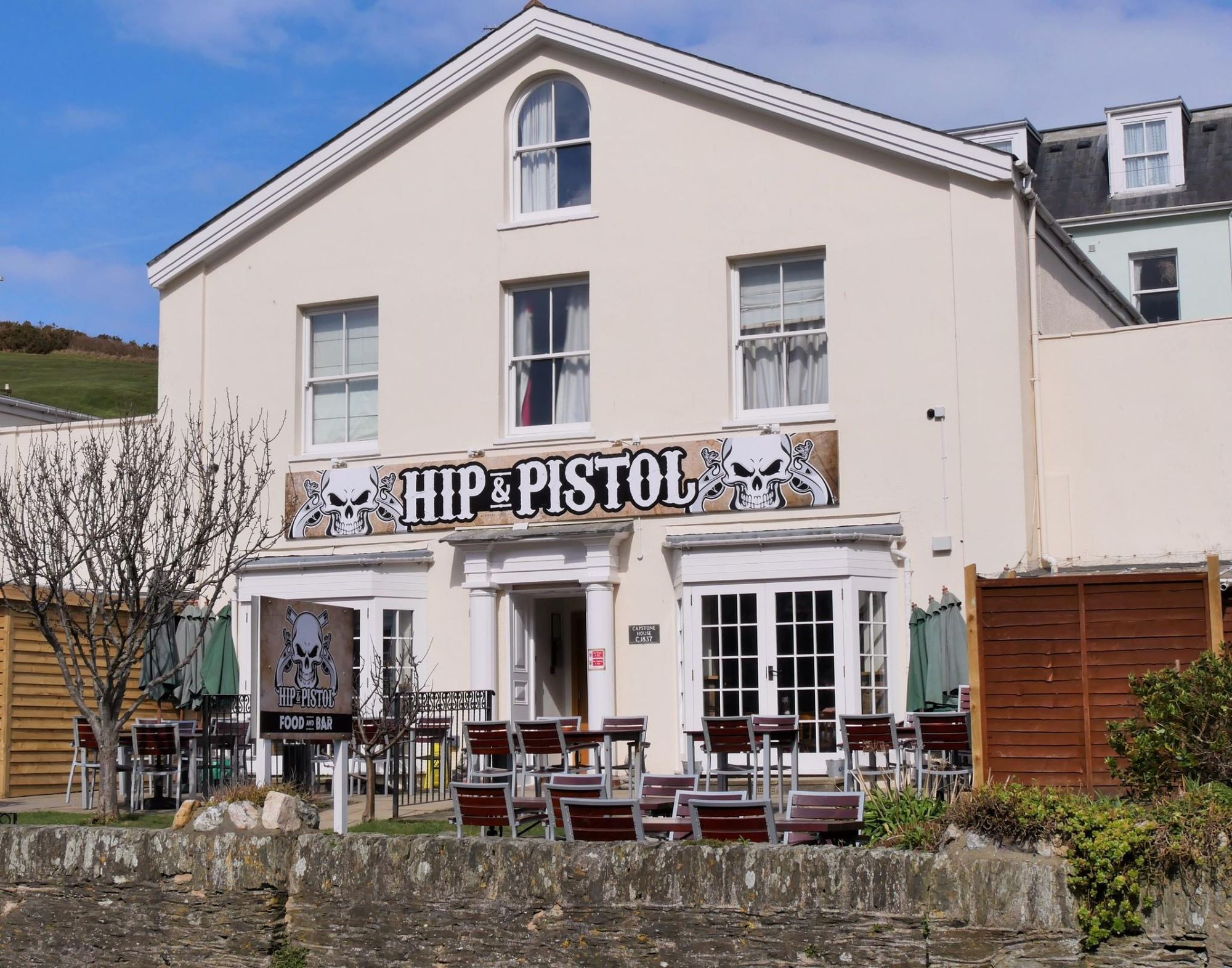 Hip & Pistol. (Pub, Key). Published on 01-01-1970
