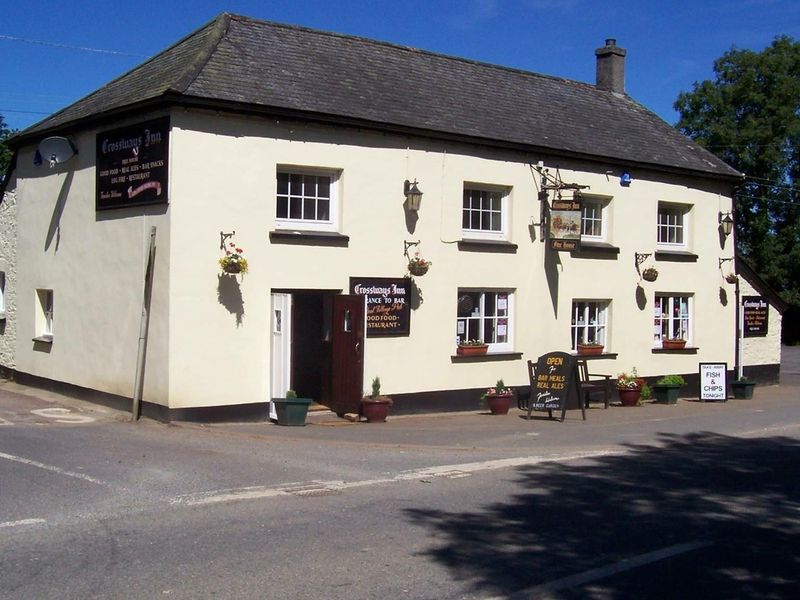 Crossways Folly gate. (Pub, Key). Published on 01-01-1970