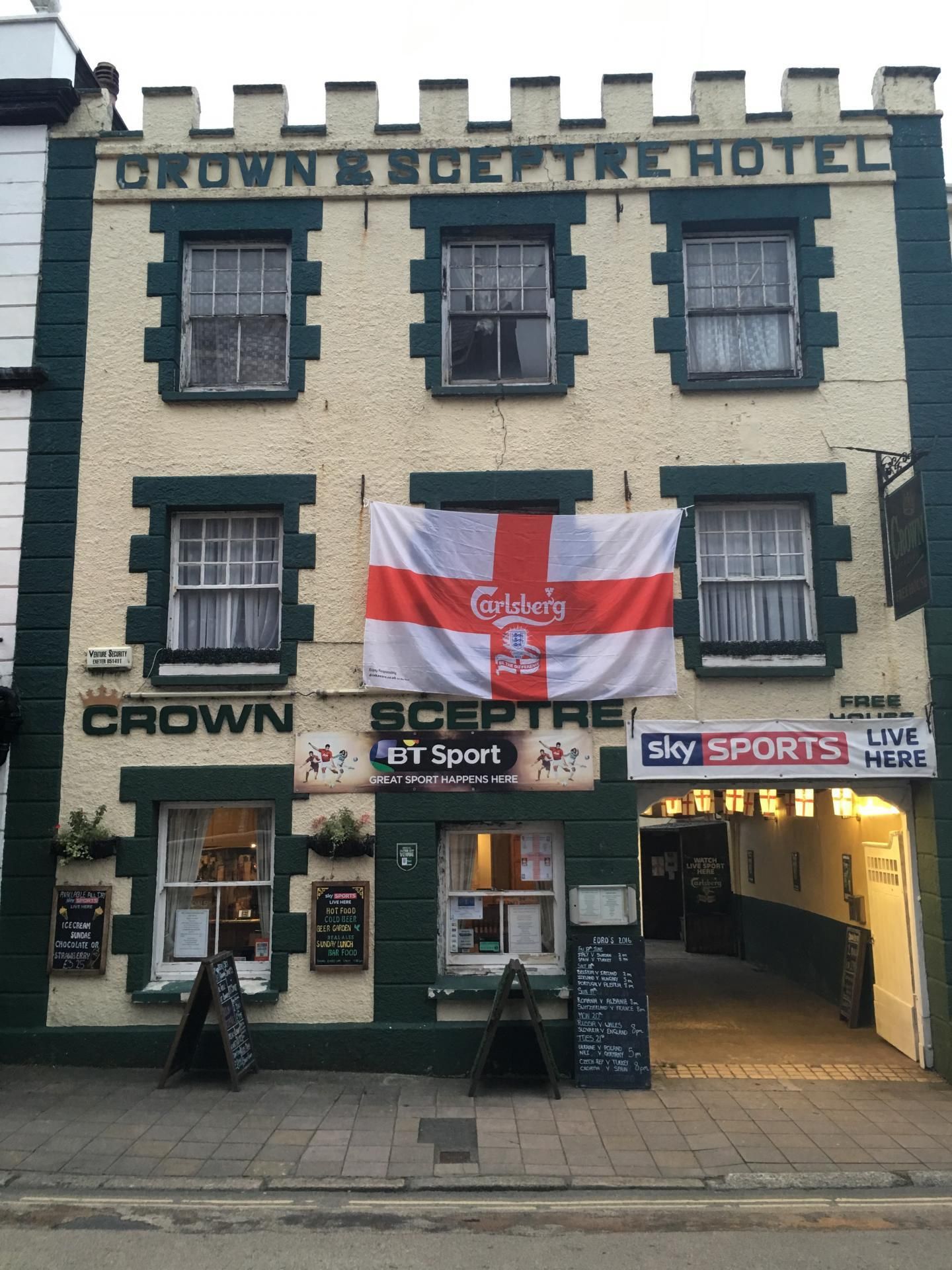 Crown and Sceptre. (Pub). Published on 01-01-1970