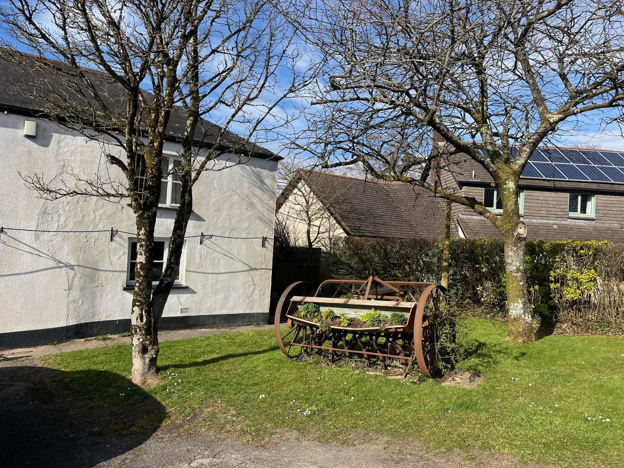 Front garden area. (Pub, External). Published on 22-03-2025