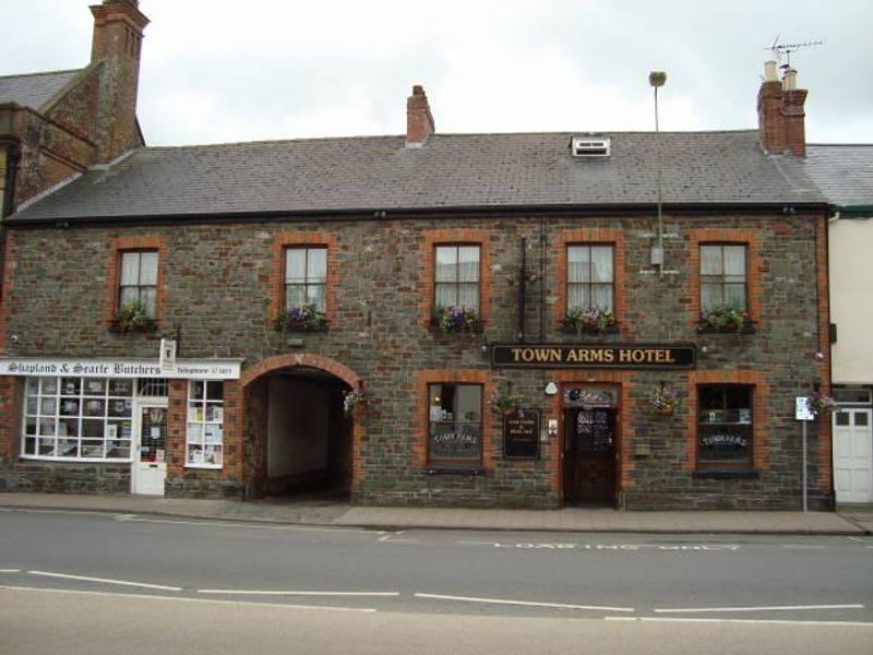 Town Arms. (Pub, External, Key). Published on 01-01-1970