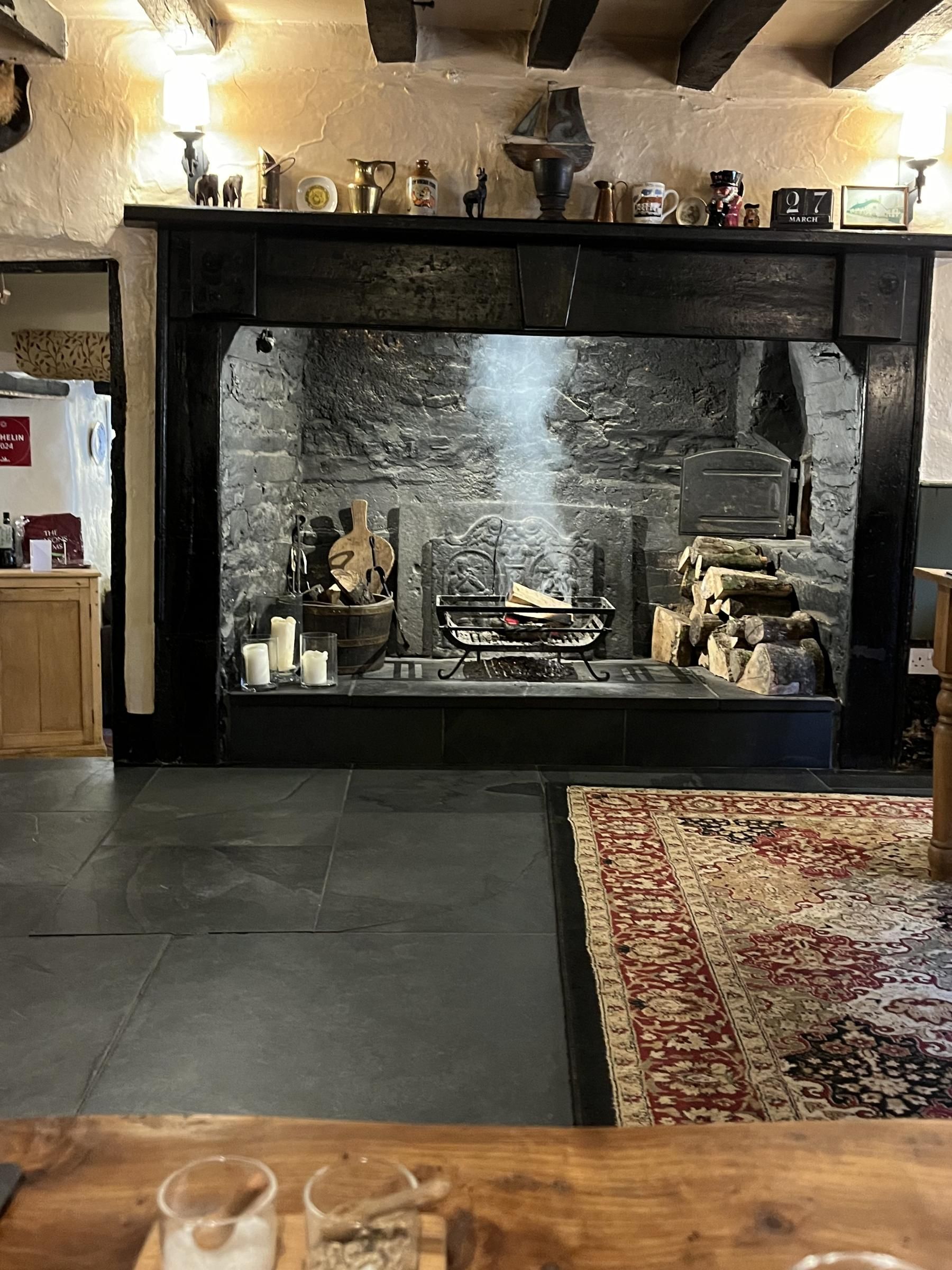 Pub fireplace. (Pub, Bar). Published on 27-03-2025