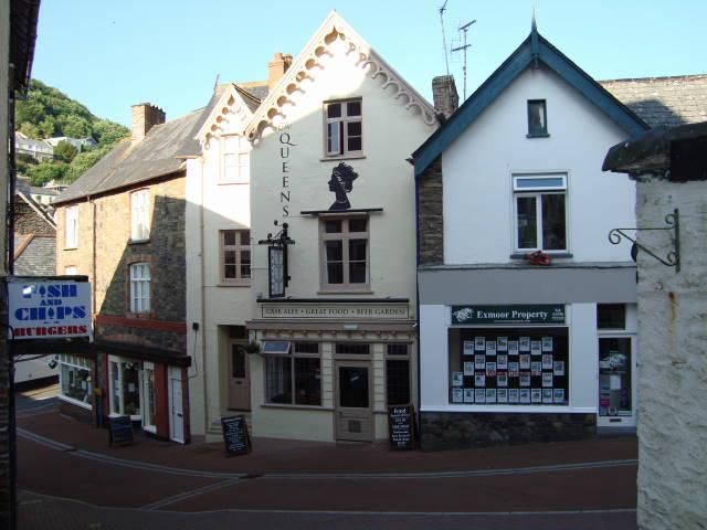 Queens Hotel. (Pub, External, Key). Published on 01-01-1970