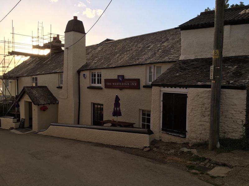 Westleigh Inn. (Pub). Published on 06-03-2017