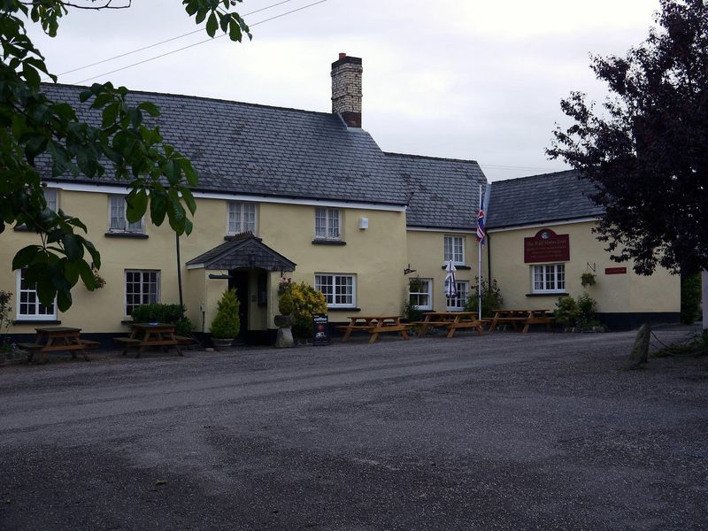 Half Moon Inn Sheepwash. (Pub, Key). Published on 01-01-1970