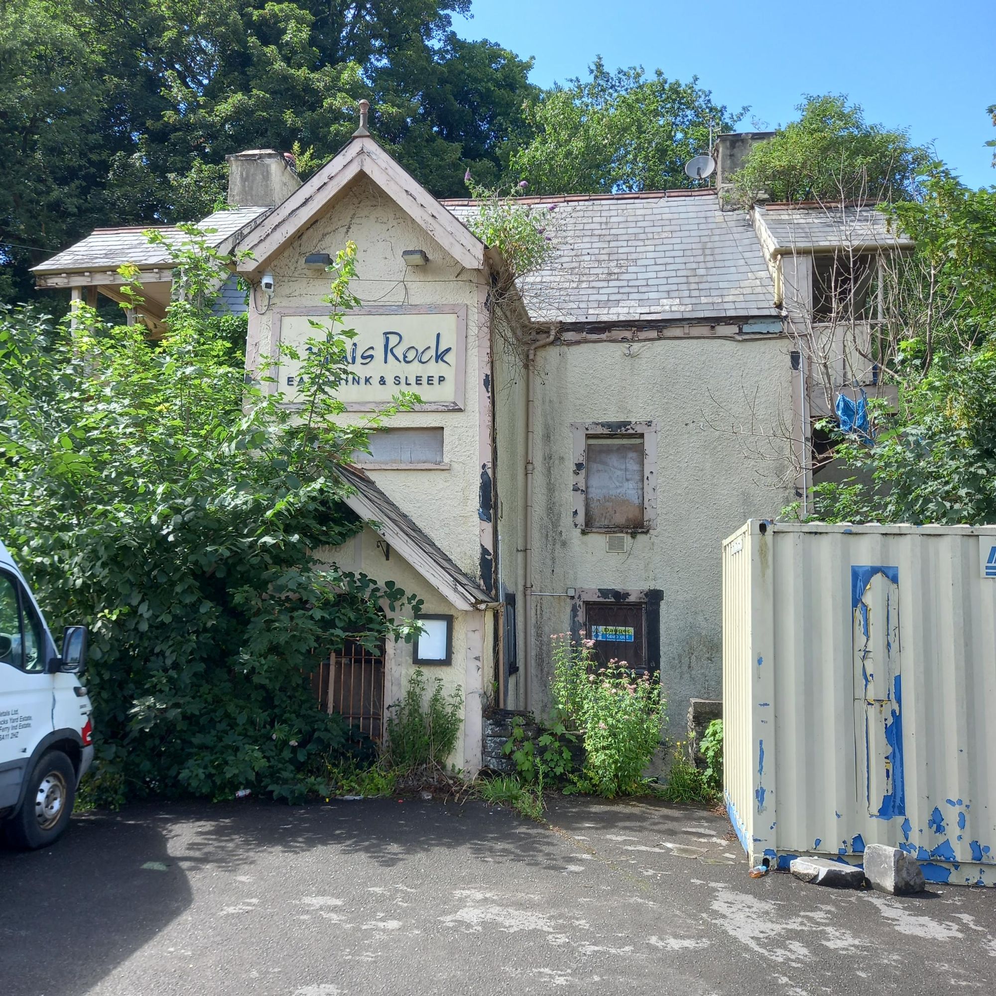 Dulais Rock, Aberdulais, seen in July 2023. (Pub, External, Key). Published on 11-07-2023