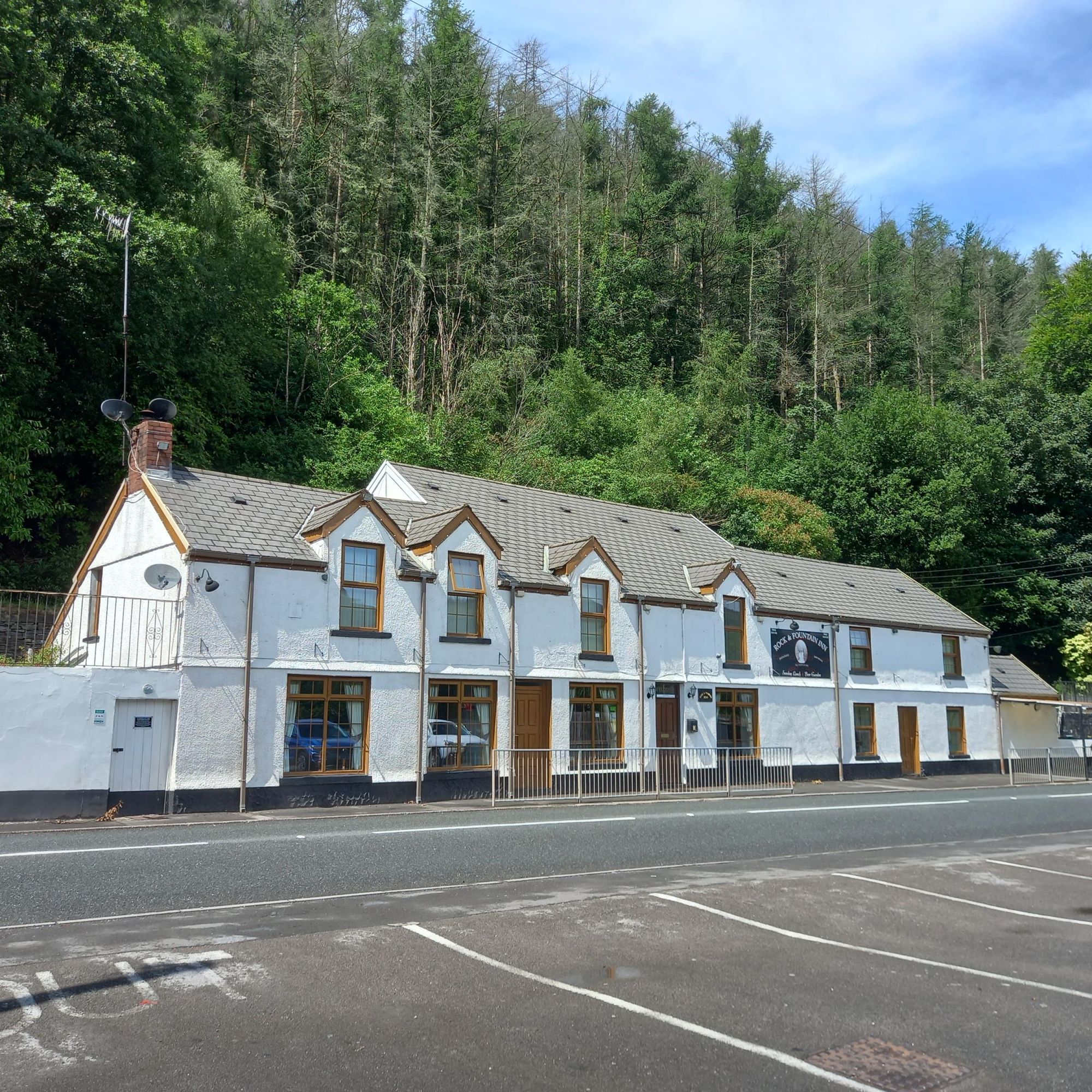 Rock & Fountain Inn, Aberdulais. (External, Key). Published on 11-07-2023