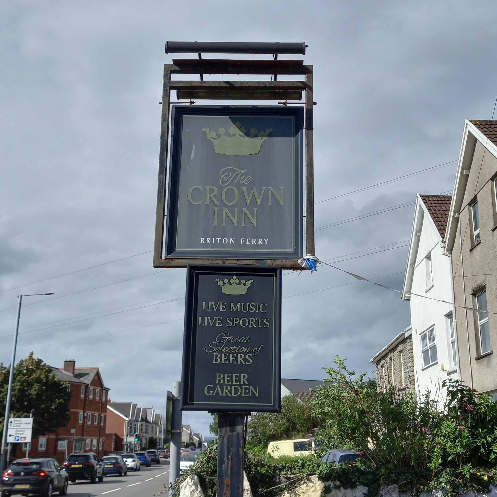 Crown Inn, Briton Ferry, Pub Sign. (External, Sign). Published on 22-08-2023