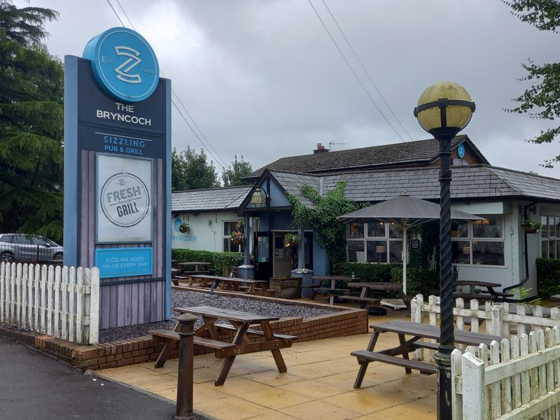 Bryncoch Inn, Bryncoch. (Pub, External, Restaurant, Sign). Published on 04-08-2023
