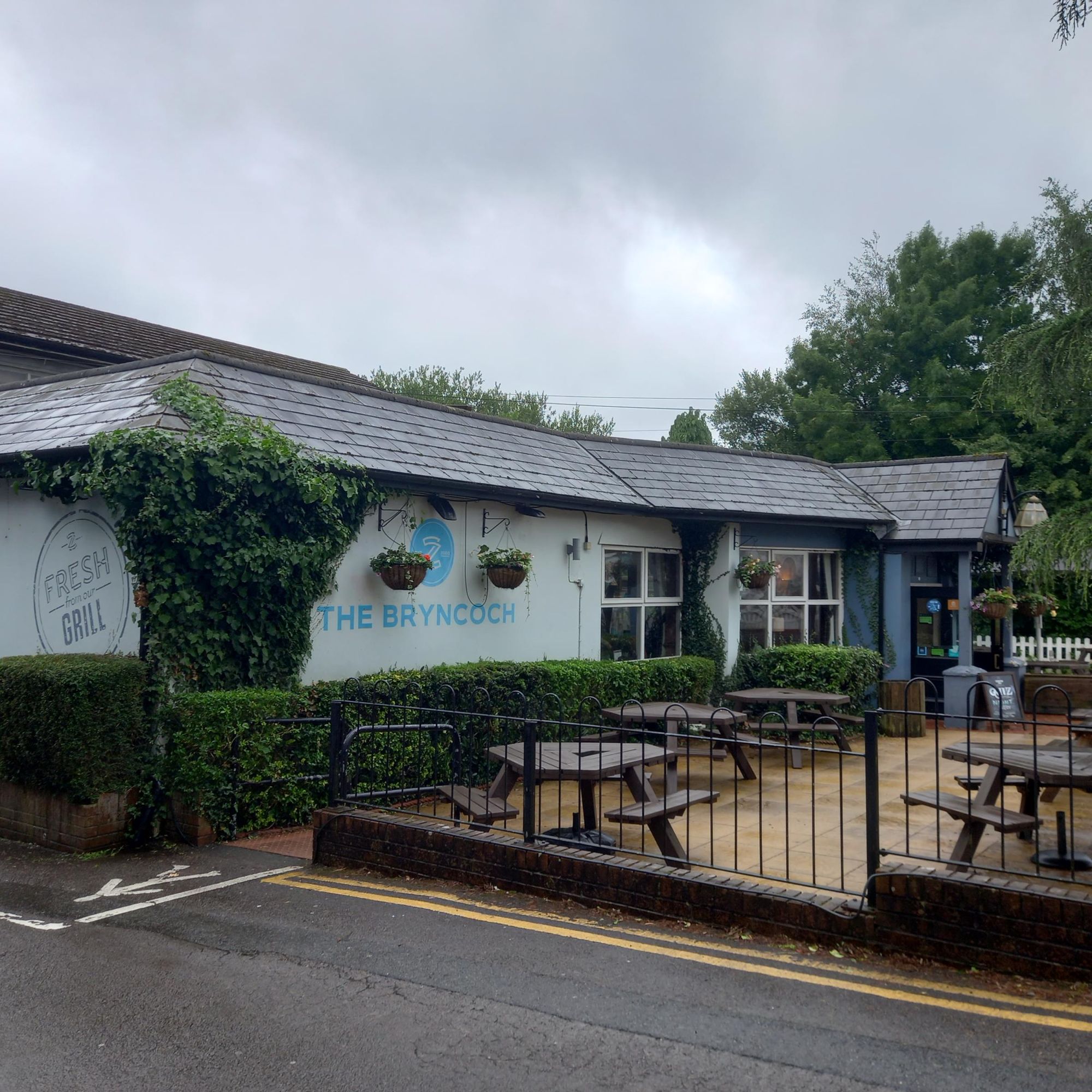 Bryncoch Inn, Bryncoch. (Pub, External, Restaurant, Garden). Published on 04-08-2023