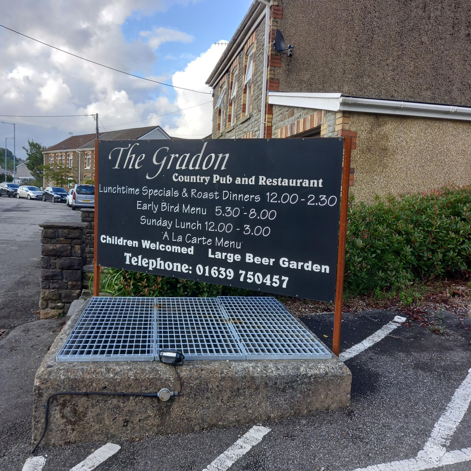 Gradon, Crynant. (Sign). Published on 18-07-2023