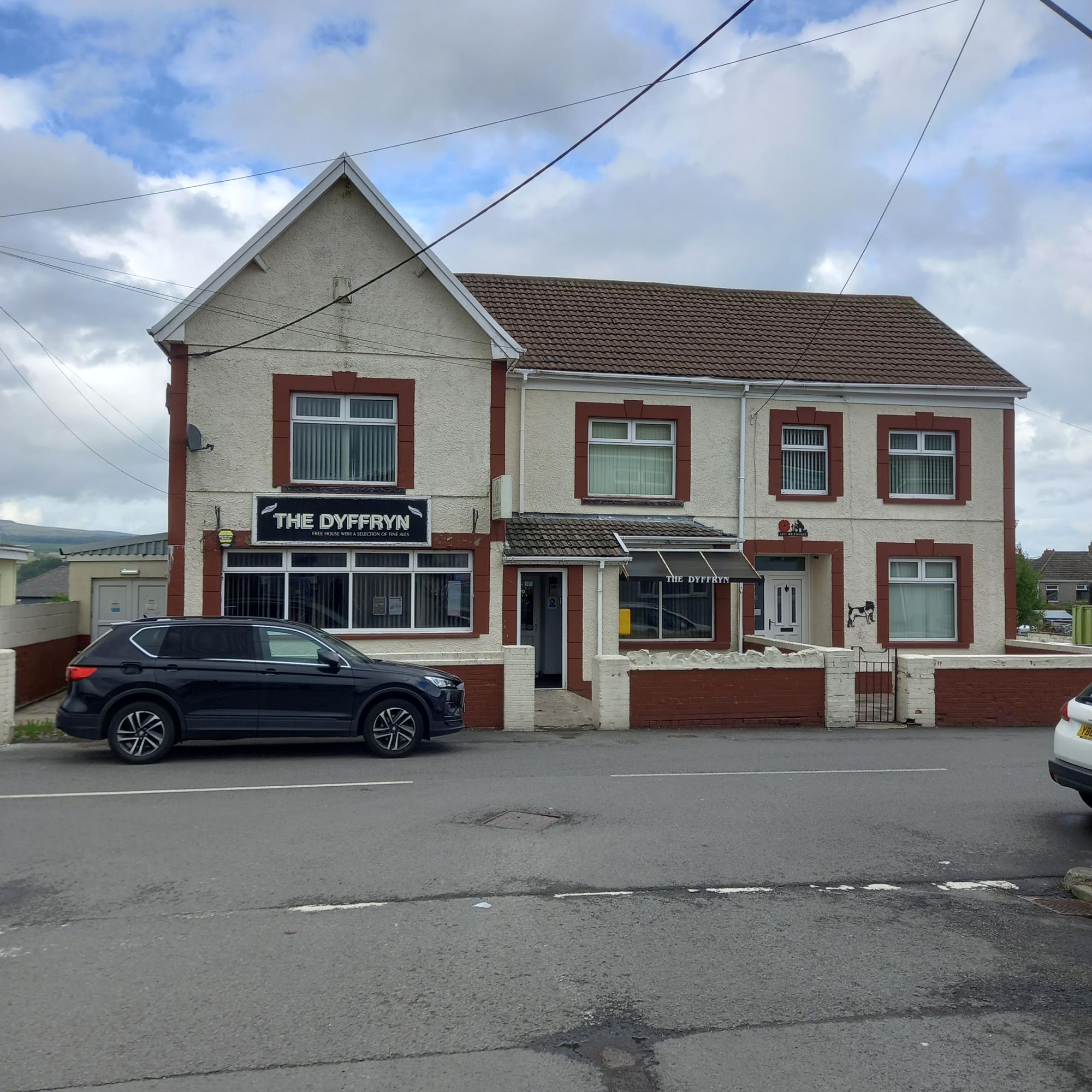 Dyffryn, Dyffryn Cellwen. (Pub, External). Published on 17-07-2023