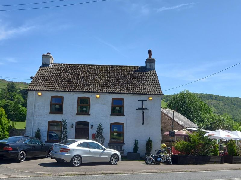 Tafarn-Y-Garreg Inn, Pen-y-Cae. (Pub, External, Garden, Key). Published on 03-06-2024 