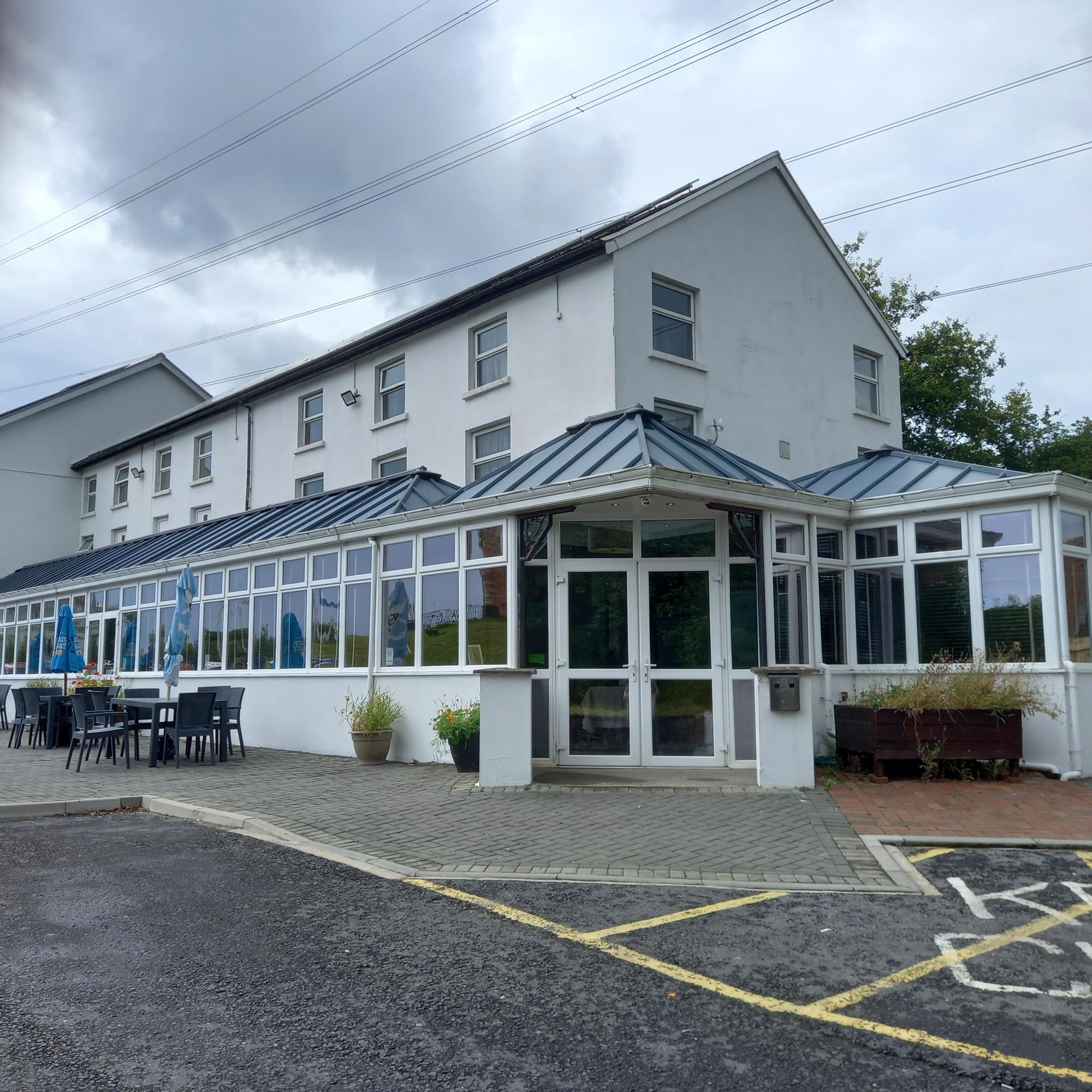 Towers Hotel, Jersey Marine. (Pub, External, Bar, Restaurant). Published on 13-07-2024