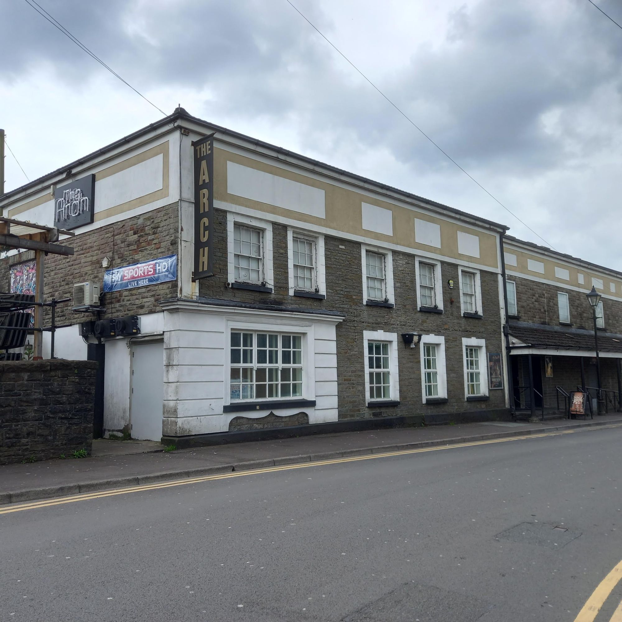Arch, Neath. (External). Published on 27-04-2024