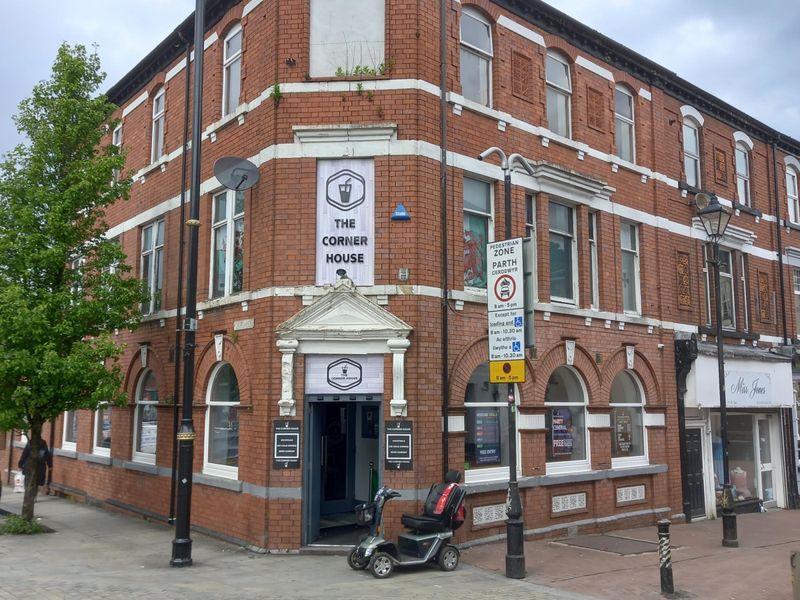 Corner House, Neath. (External, Bar). Published on 26-04-2024 