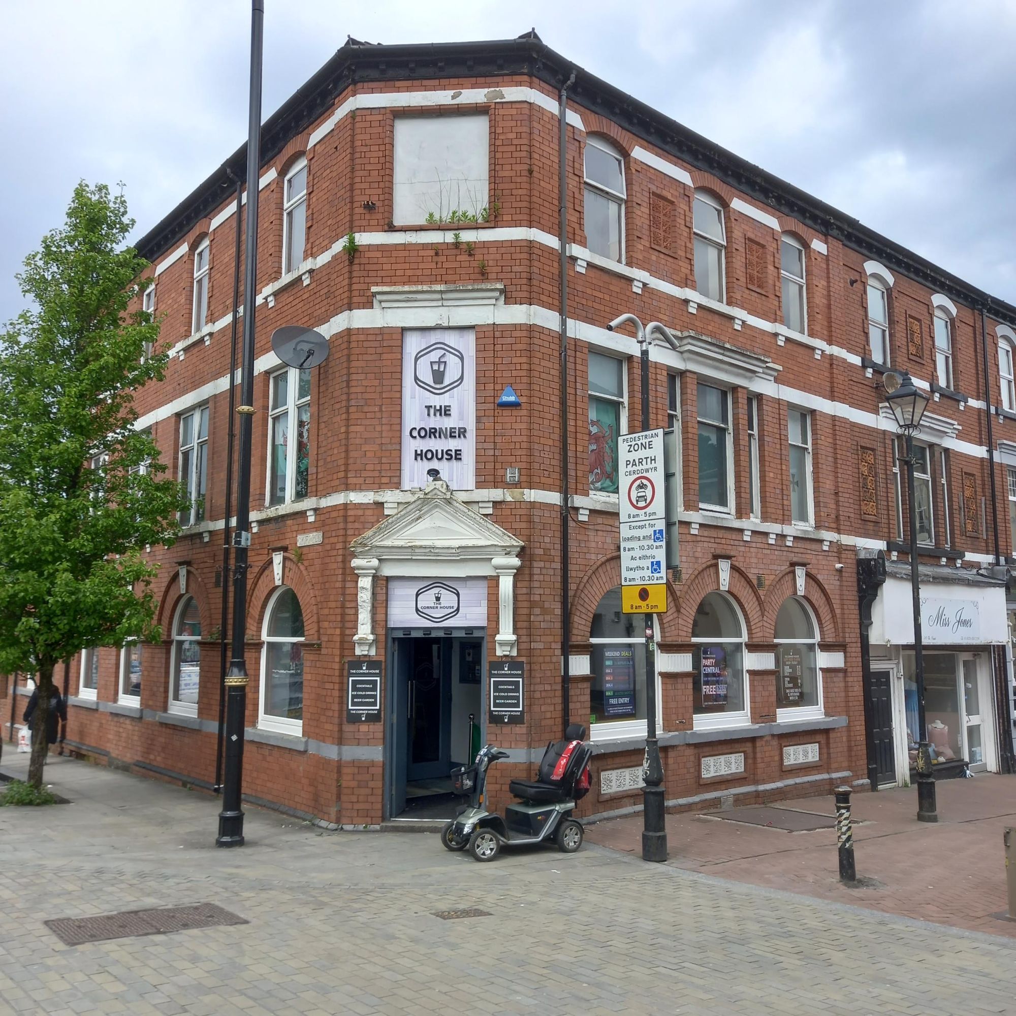 Corner House, Neath. (External, Bar). Published on 26-04-2024