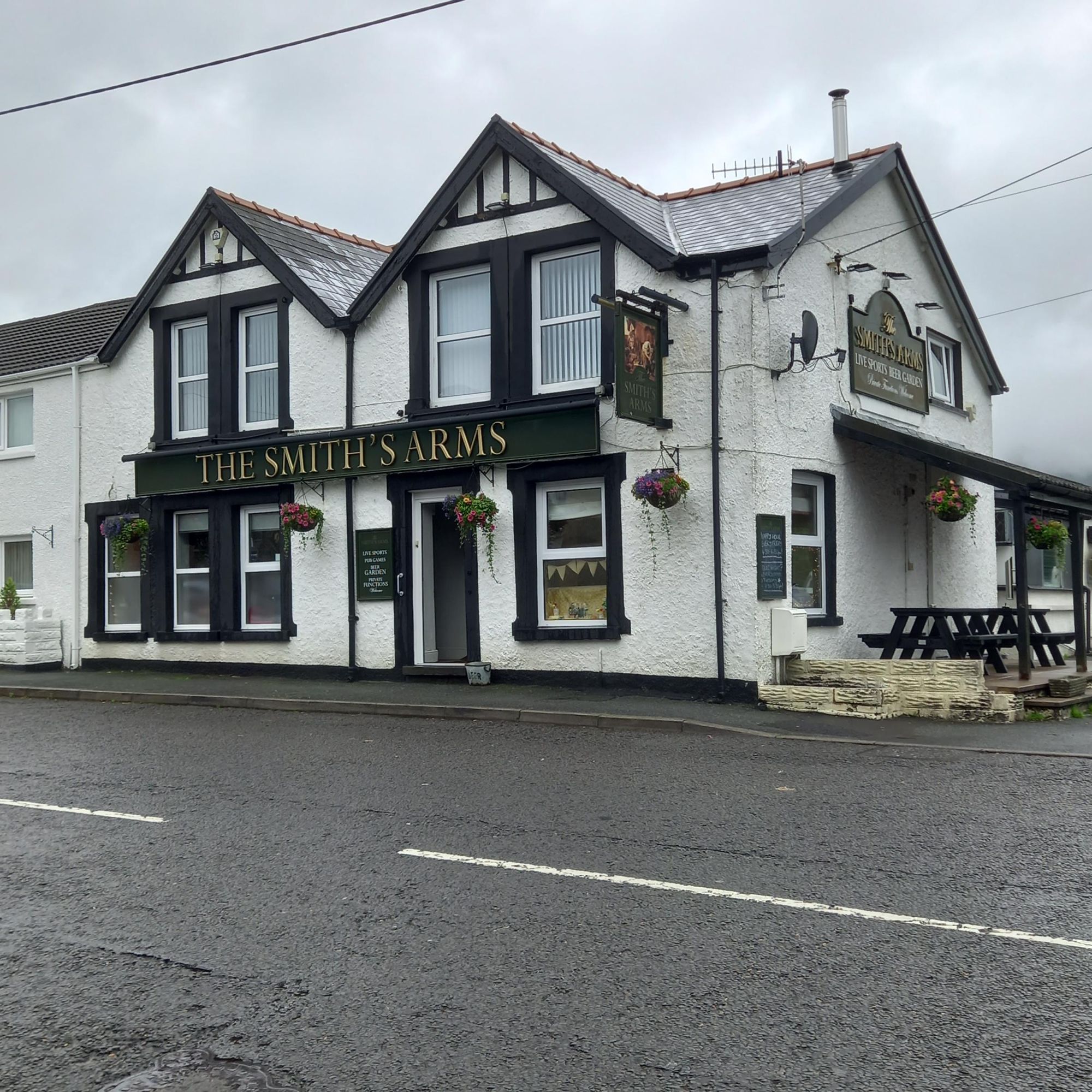 Smiths Arms, Rhos. (Pub, External). Published on 04-08-2023