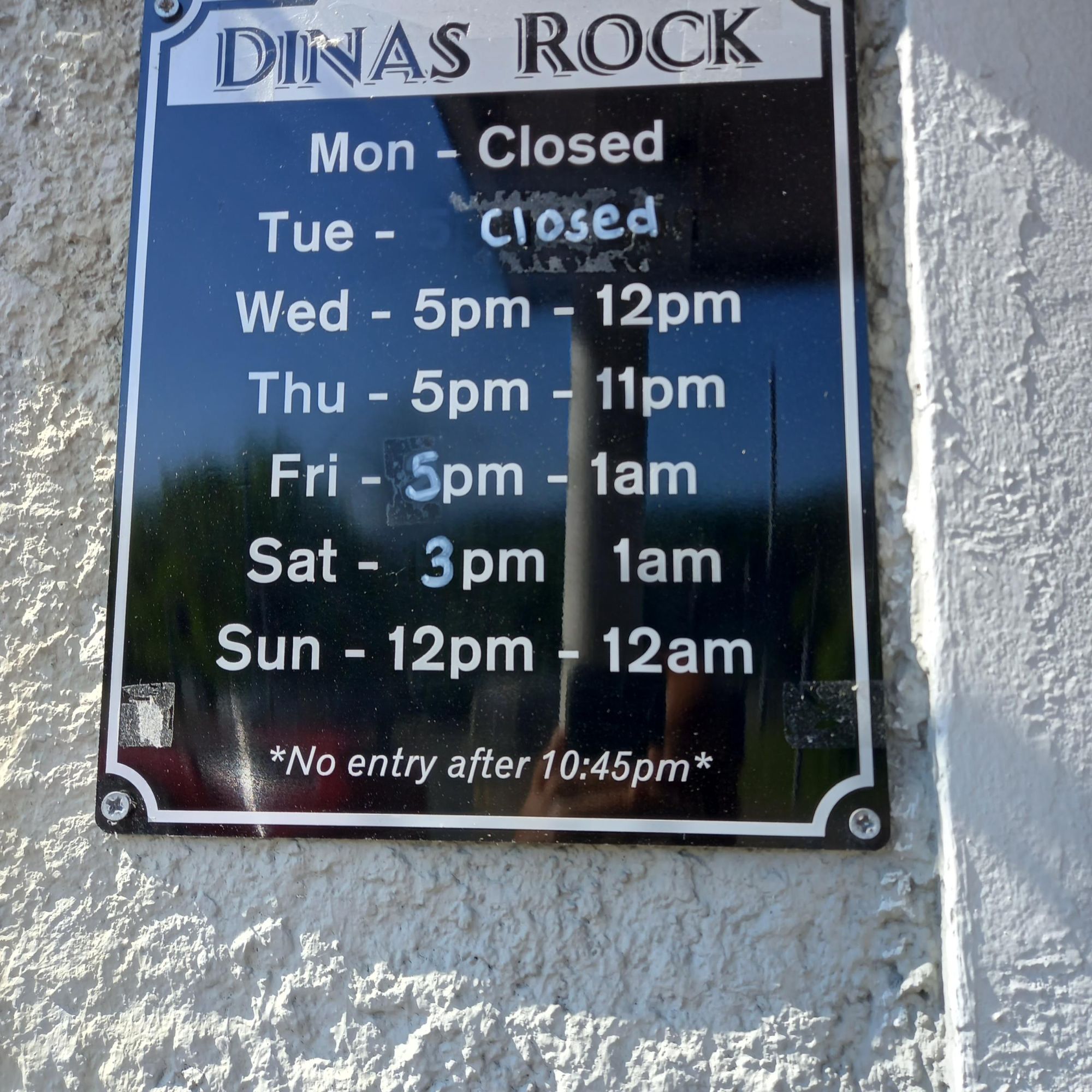 Dinas Rock Hotel, Glynneath. (Sign). Published on 05-06-2023