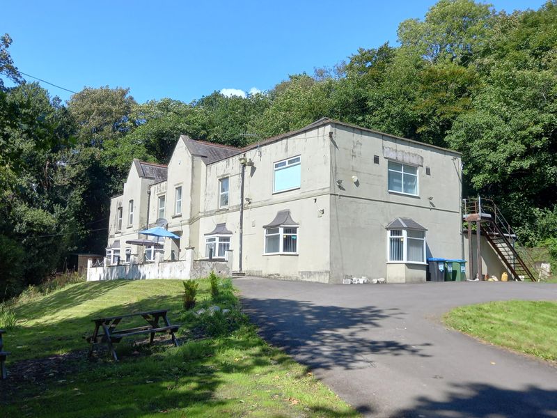 Briton Ferry Constitutional Club. (External, Bar, Garden). Published on 21-08-2023