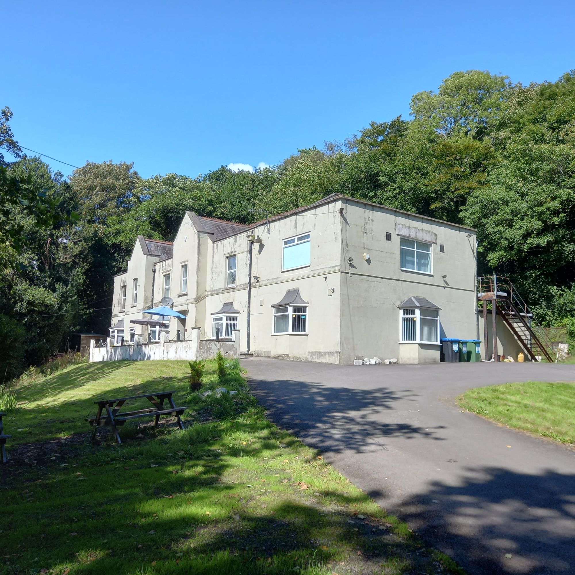 Briton Ferry Constitutional Club. (External, Bar, Garden). Published on 21-08-2023